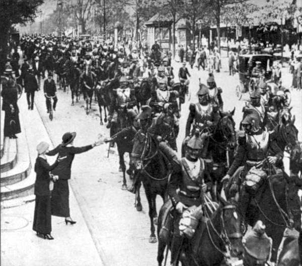 Cavalaria francesa a caminho da Batalha das Fronteiras.