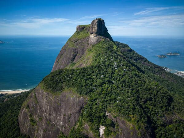 Pedra gávea utilizada para prática de escalada no Brasil.
