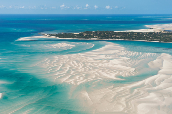 Vista aérea do litoral de Moçambique.