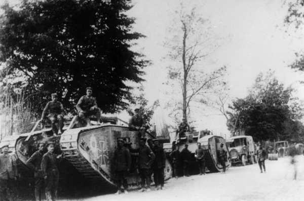 Tanques alemães rumo à Segunda Batalha do Marne, que foi ocorreu em julho de 1918 e foi vencida pelos Aliados. [1]
