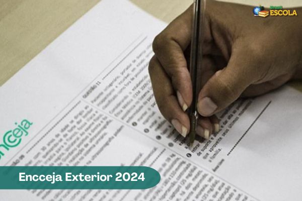 Pessoa fazendo prova do Encceja, texto Encceja Exterior 2024