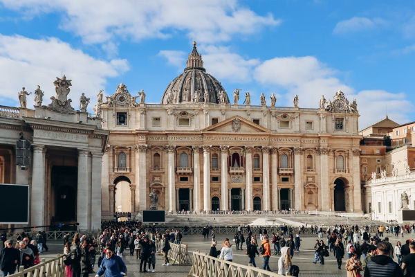 Capela Sistina, local que reúne os cardeais para determinar a escolha do novo papa, processo conhecido como conclave.