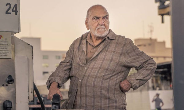 Lima Duarte em cena da série Aruanas.