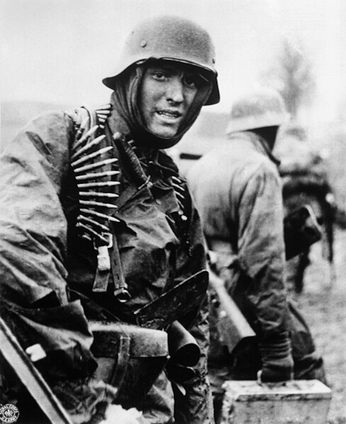 Soldado alemão durante a Batalha das Ardenas.