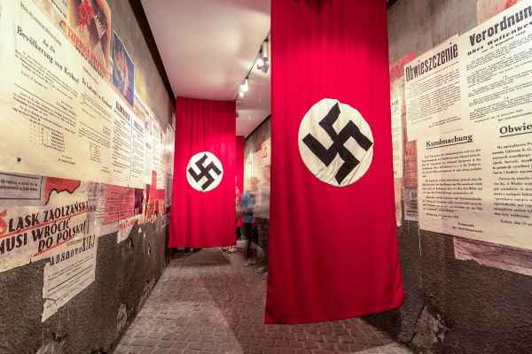 Suástica, o grande símbolo do nazismo.