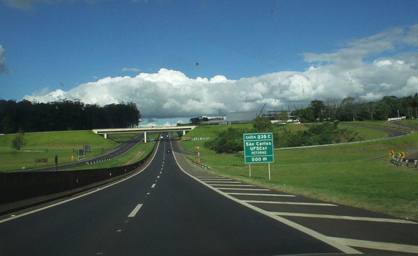 Trecho da rodovia Washington Luís. 