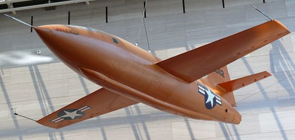 Bell X-1, o primeiro avião que quebrou a barreira do som. 