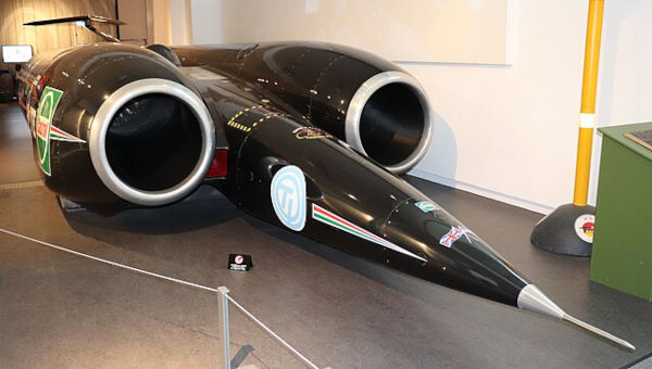 Thrust Supersonic, primeiro carro que quebrou a barreira do som. 