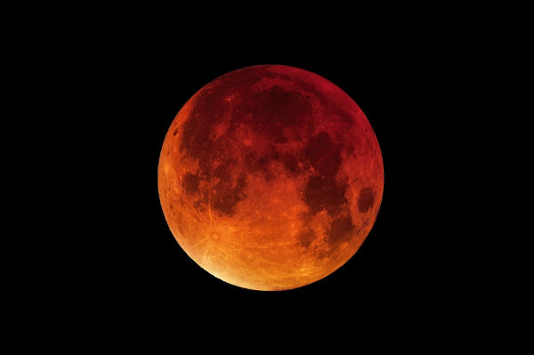 Lua de sangue.