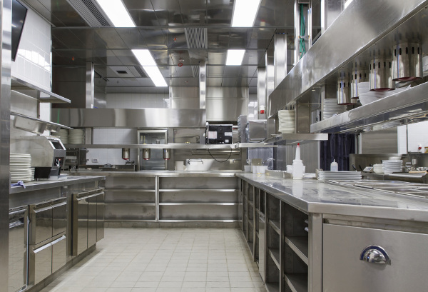 Cozinha profissional à base aço inox.