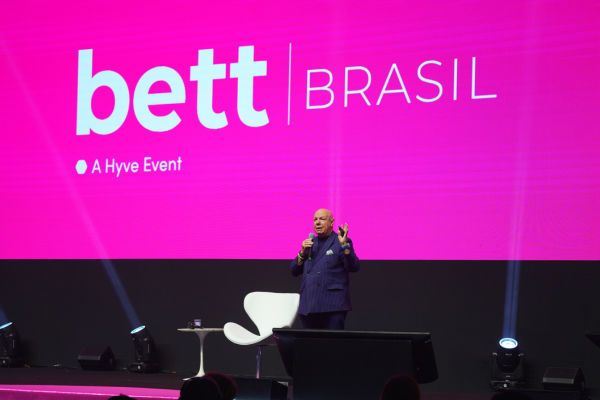 Professor adjunto da Universidade de Sydney em seu painel na Bett Brasil. Foto: Bett Brasil.