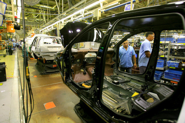Linha de montagem no contexto da indústria automobilística brasileira, parte importante da economia do Brasil.