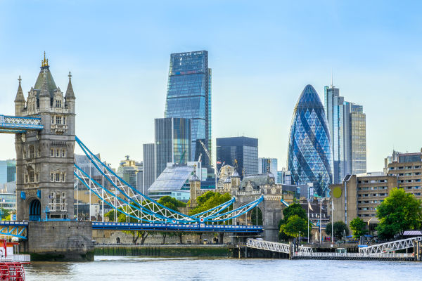 Paisagem com vista para o distrito financeiro de Londres, na Inglaterra, um dos países da Grã-Bretanha.