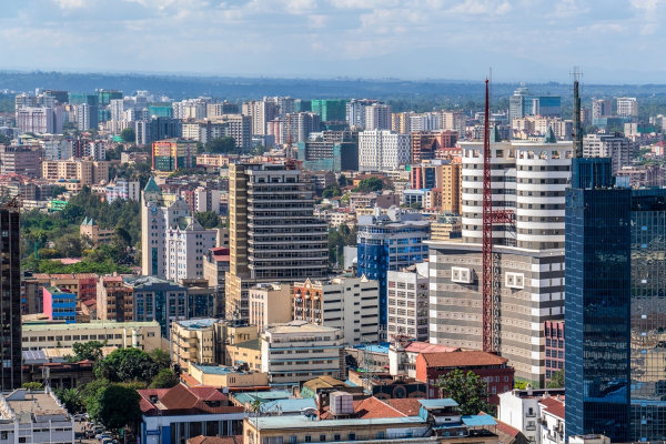 Edifícios na paisagem urbana de Nairóbi, capital do Quênia.