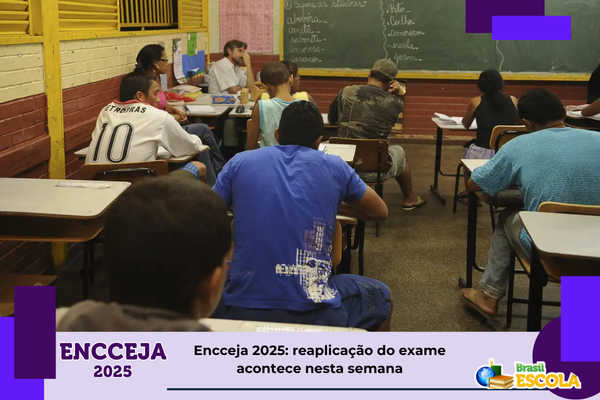 Reaplicação Encceja 2025 Foto de adultos em sala de aula