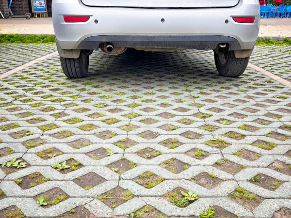 Exemplo de pavimento permeável,  um exemplo de infraestrutura da cidade-esponja.