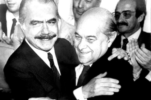 José Sarney e Tancredo Neves, a chapa vitoriosa nas eleições indiretas de 1985, fato que deu início à Nova República.