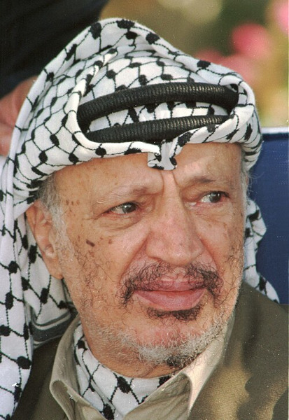 Yasser Arafat, líder palestino histórico do Fatah, grupo nacionalista laico rival do Hamas.[2]