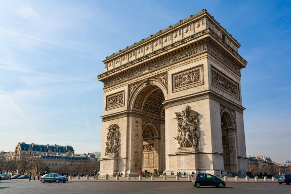 Arco do Triunfo, em Paris, obra iniciada por Napoleão Bonaparte.