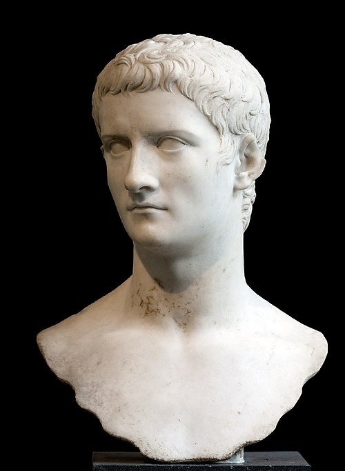 Busto de Calígula em mármore. 
