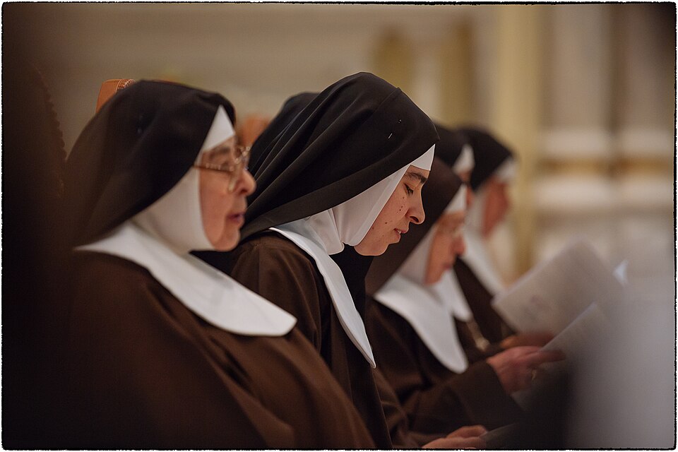 Ordem das Irmãs Clarissas Capuchinhas, freiras que integram o clero regular católico.