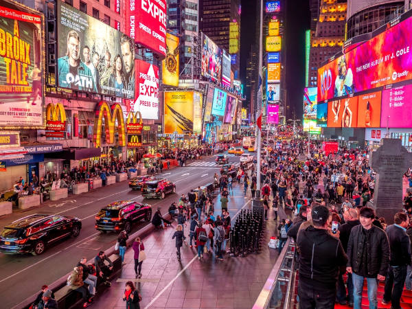 Times Square, em Nova Iorque, um ótimo exemplo de poluição visual no espaço urbano.