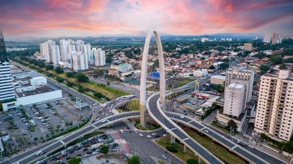 Vista aérea de São José dos Campos, cidade importante da Região Sudeste do Brasil.