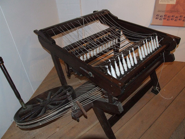 Spinning Jenny, uma das invenções do século XVIII (18) ligada ao setor têxtil.