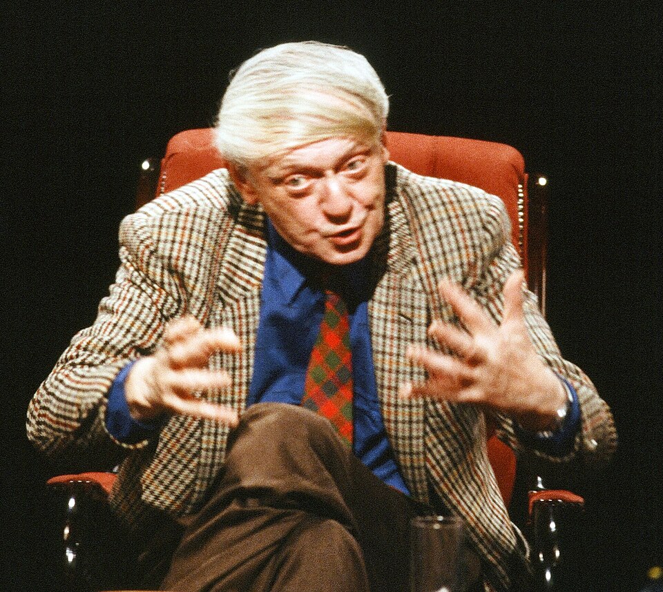 O escritor Anthony Burgess.