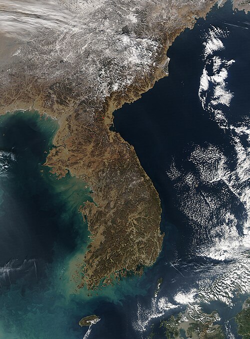 Imagem de satélite da Península Coreana, na Ásia.