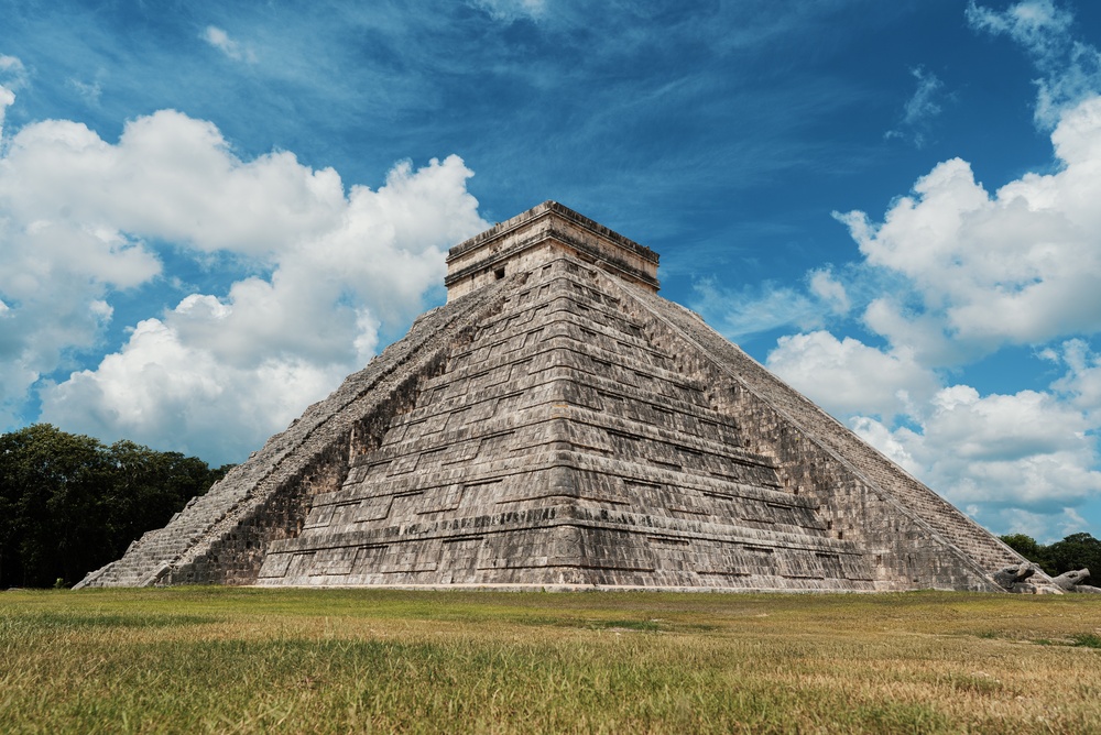Pirâmide de El Castillo na antiga cidade maia de Chichén Itzá, no México. 