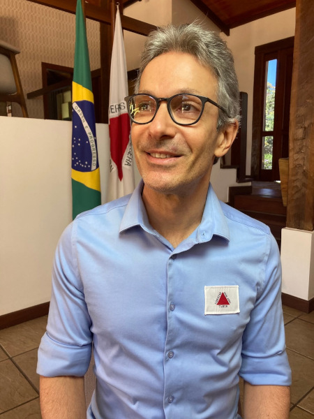 Fotografia de Romeu Zema, um político mineiro, além do herdeiro do Grupo Zema.