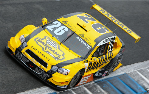 Carro amarelo em uma pista de corrida.