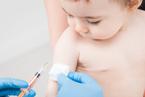 A vacinação garante que a criança fique protegida contra diversas infecções