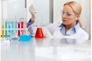 As soluções químicas líquidas são muito usadas em laboratórios