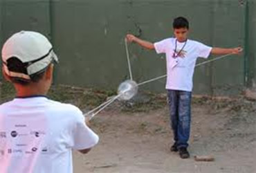 Como fazer um brinquedo educativo reciclado para crianças 