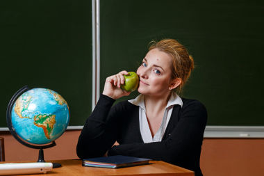 Professor Que Dá Uma Lição Da Geografia Na Sala De Aula Foto de