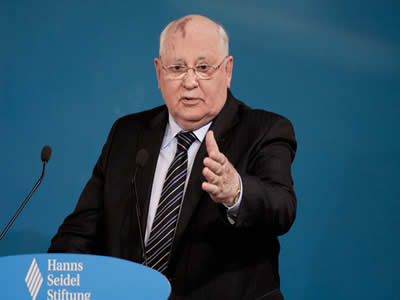 Mikhail Gorbatchev, o responsável pela perestroika e pela glasnost.*