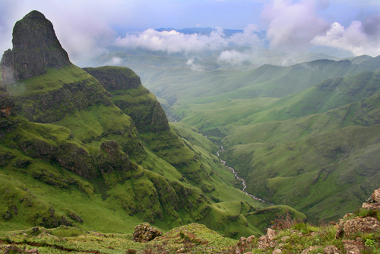 Paisagem da Cordilheira de Drakensberg, África do Sul