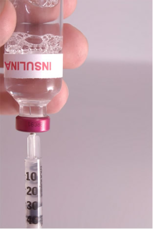 A insulina é um medicamento tomado por pacientes que possuem hiperglicemia, isto é, alta concentração de glicose no sangue