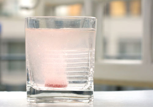 O bicarbonato de sódio é um exemplo de sal hidrogenado obtido em uma neutralização parcial