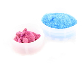 O cloreto de cobalto II fica rosa quando anidro e azul quando hidratado