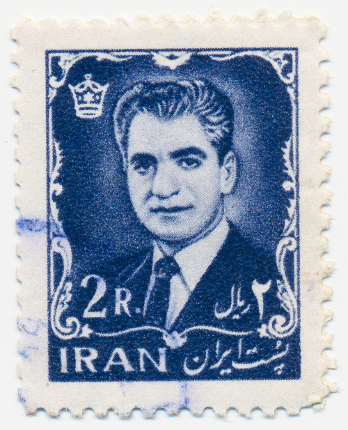 Selo impresso no Irã mostra o retrato de Mohammad Reza Shah Pahlavi (1919-1980)*