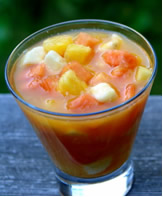 Salada de frutas com suco de laranja (vitamina C como agente redutor)