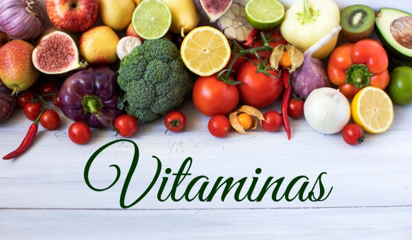 Vegetais variados e o escrito "Vitaminas".