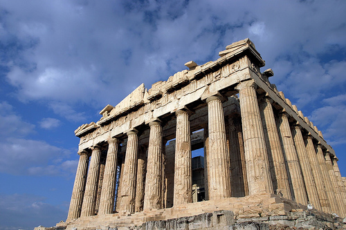 Parthenon – Templo grego construído em homenagem à deusa Atena, filha de Zeus na mitologia grega