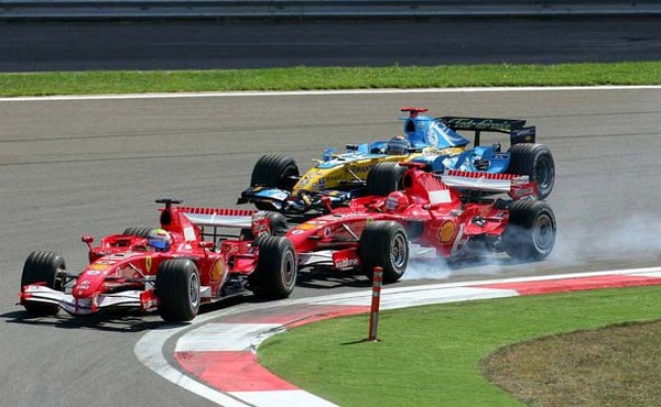 Carro de Formula 1 em Movimento Uniformemente Variado