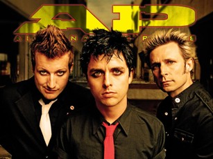 A banda americana Green Day produz músicas com conteúdos de protesto.
