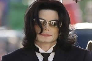 Michael Jackson fazia o uso demasiado de um fármaco semelhante à morfina.