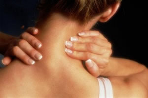 Lesão nas articulações do pescoço que provoca limitação dos movimentos e dor